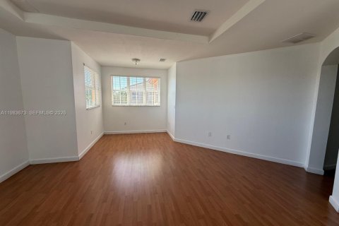 Villa ou maison à vendre à Doral, Floride: 5 chambres, 337.79 m2 № 2045443 - photo 15