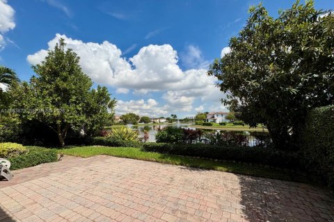 Villa ou maison à vendre à Doral, Floride: 5 chambres, 337.79 m2 № 2045443 - photo 24