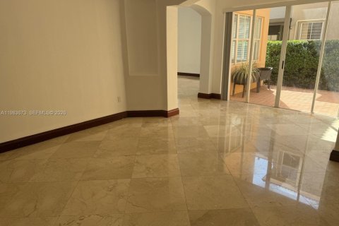 Villa ou maison à vendre à Doral, Floride: 5 chambres, 337.79 m2 № 2045443 - photo 4