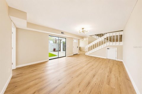 Townhouse in Orlando, Florida 3 bedrooms, 161.28 sq.m. № 2203287 - photo 5