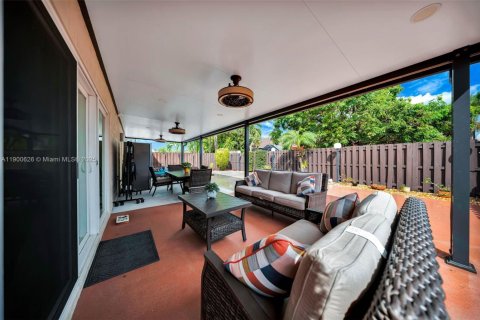 Casa en venta en Miami, Florida, 3 dormitorios, 138.05 m2 № 1952384 - foto 18