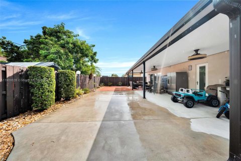 Casa en venta en Miami, Florida, 3 dormitorios, 138.05 m2 № 1952384 - foto 19