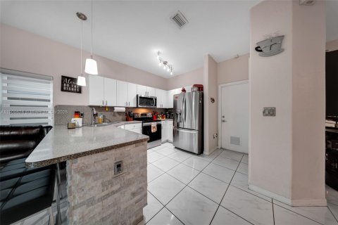 Casa en venta en Miami, Florida, 3 dormitorios, 138.05 m2 № 1952384 - foto 11