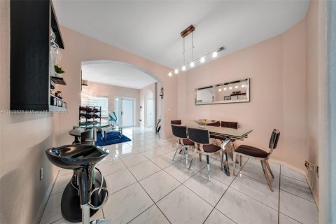 Casa en venta en Miami, Florida, 3 dormitorios, 138.05 m2 № 1952384 - foto 8