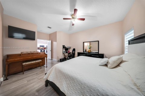 Casa en venta en Miami, Florida, 3 dormitorios, 138.05 m2 № 1952384 - foto 15