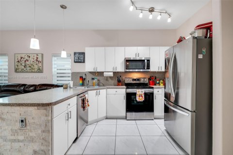Casa en venta en Miami, Florida, 3 dormitorios, 138.05 m2 № 1952384 - foto 10