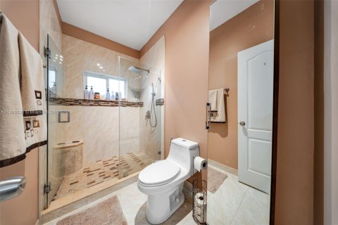 Casa en venta en Miami, Florida, 3 dormitorios, 138.05 m2 № 1952384 - foto 17