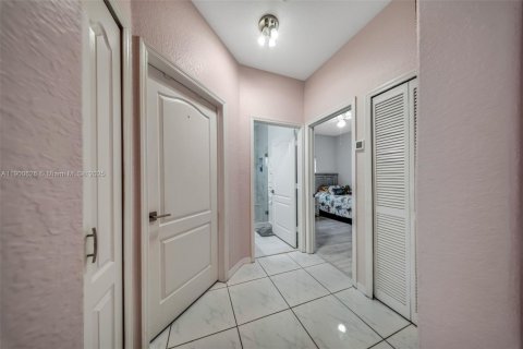 Casa en venta en Miami, Florida, 3 dormitorios, 138.05 m2 № 1952384 - foto 4