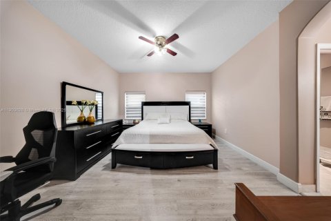 Casa en venta en Miami, Florida, 3 dormitorios, 138.05 m2 № 1952384 - foto 14
