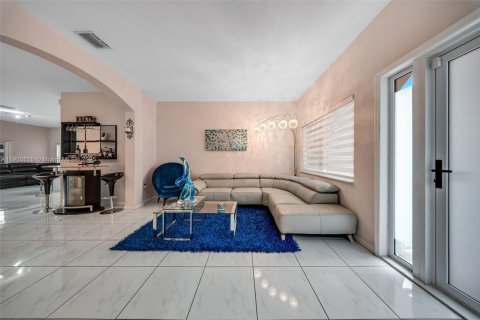 Casa en venta en Miami, Florida, 3 dormitorios, 138.05 m2 № 1952384 - foto 3