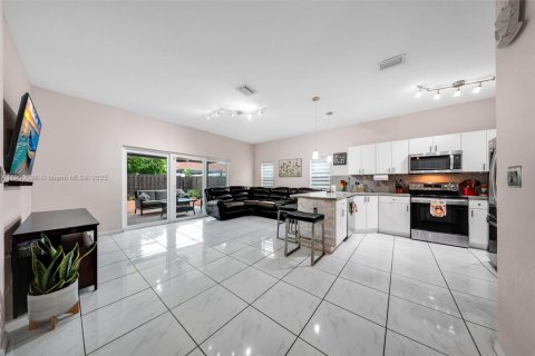 Casa en venta en Miami, Florida, 3 dormitorios, 138.05 m2 № 1952384 - foto 9
