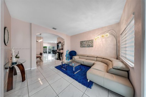 Casa en venta en Miami, Florida, 3 dormitorios, 138.05 m2 № 1952384 - foto 2