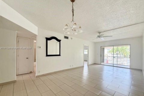 Снять в аренду кондоминиум в Дирфилд-Бич, Флорида 2 спальни, 92.9м2, № 1967250 - фото 8