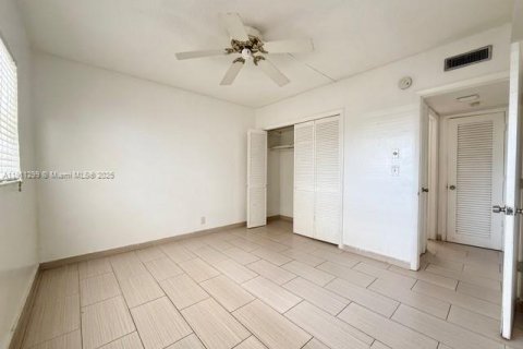 Снять в аренду кондоминиум в Дирфилд-Бич, Флорида 2 спальни, 92.9м2, № 1967250 - фото 17