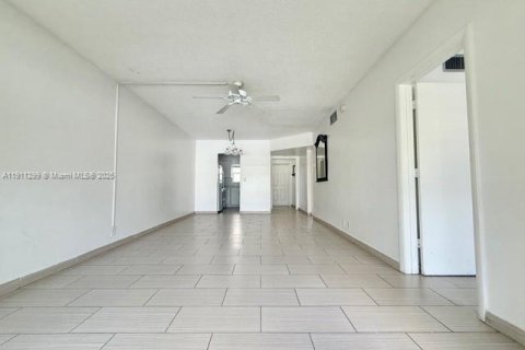 Снять в аренду кондоминиум в Дирфилд-Бич, Флорида 2 спальни, 92.9м2, № 1967250 - фото 9