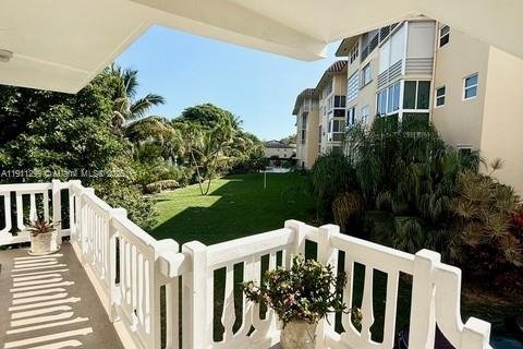 Снять в аренду кондоминиум в Дирфилд-Бич, Флорида 2 спальни, 92.9м2, № 1967250 - фото 25