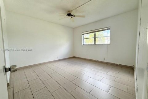 Снять в аренду кондоминиум в Дирфилд-Бич, Флорида 2 спальни, 92.9м2, № 1967250 - фото 10