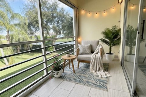 Снять в аренду кондоминиум в Дирфилд-Бич, Флорида 2 спальни, 92.9м2, № 1967250 - фото 2