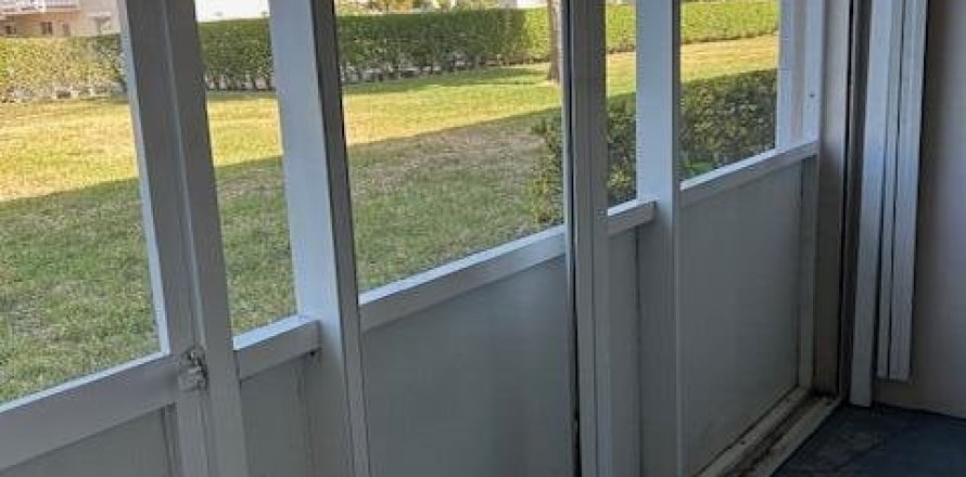 Condo in Palm Springs, Florida, 1 bedroom  № 1161960