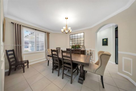 House in Miami, Florida 3 bedrooms, 211.35 sq.m. № 1854799 - photo 11