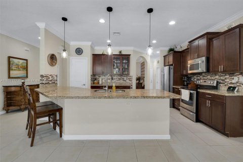 House in Miami, Florida 3 bedrooms, 211.35 sq.m. № 1854799 - photo 24