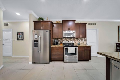 House in Miami, Florida 3 bedrooms, 211.35 sq.m. № 1854799 - photo 18