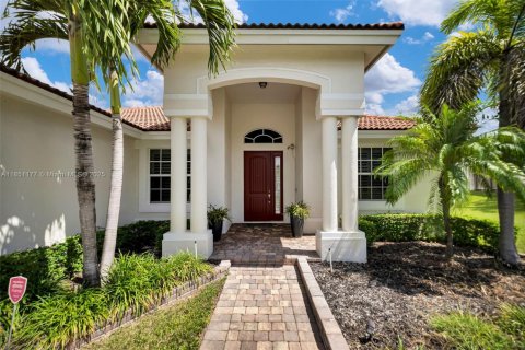 House in Miami, Florida 3 bedrooms, 211.35 sq.m. № 1854799 - photo 4