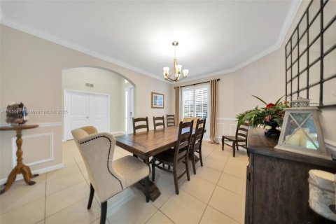 House in Miami, Florida 3 bedrooms, 211.35 sq.m. № 1854799 - photo 12
