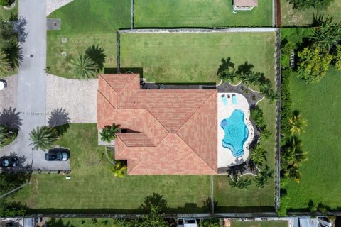House in Miami, Florida 3 bedrooms, 211.35 sq.m. № 1854799 - photo 8