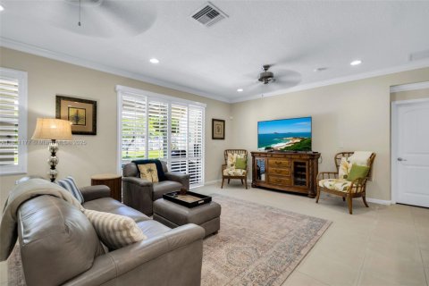 House in Miami, Florida 3 bedrooms, 211.35 sq.m. № 1854799 - photo 23