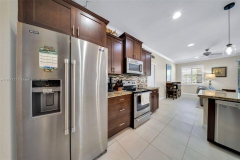 House in Miami, Florida 3 bedrooms, 211.35 sq.m. № 1854799 - photo 17