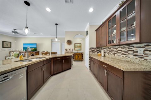 House in Miami, Florida 3 bedrooms, 211.35 sq.m. № 1854799 - photo 19