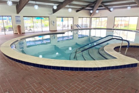 Condominio en venta en Sunrise, Florida, 1 dormitorio, 80.08 m2 № 2077010 - foto 10