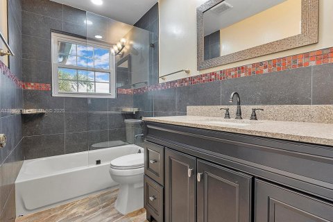 Casa en alquiler en Sunrise, Florida, 4 dormitorios, 260.31 m2 № 1993604 - foto 29