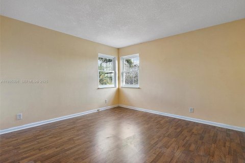 Casa en alquiler en Sunrise, Florida, 4 dormitorios, 260.31 m2 № 1993604 - foto 27