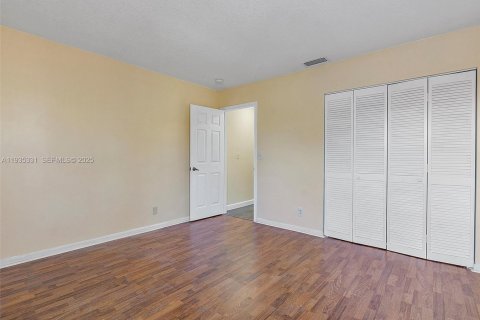 Casa en alquiler en Sunrise, Florida, 4 dormitorios, 260.31 m2 № 1993604 - foto 28