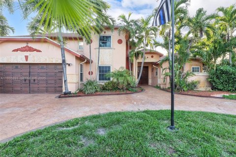 Casa en alquiler en Sunrise, Florida, 4 dormitorios, 260.31 m2 № 1993604 - foto 3