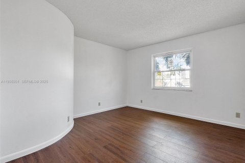 Casa en alquiler en Sunrise, Florida, 4 dormitorios, 260.31 m2 № 1993604 - foto 24