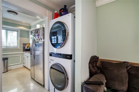 Купить коммерческую недвижимость в Халландейл-Бич, Флорида 211.82м2, № 2152452 - фото 25