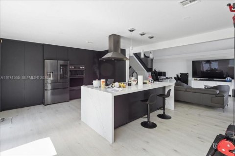 Villa ou maison à vendre à Pembroke Pines, Floride: 4 chambres, 209.96 m2 № 2038301 - photo 2