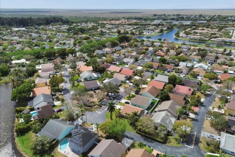Villa ou maison à vendre à Pembroke Pines, Floride: 4 chambres, 209.96 m2 № 2038301 - photo 20
