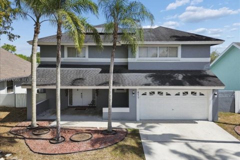 Casa en Pembroke Pines, Florida 4 dormitorios, 209.96 m2 № 2038301