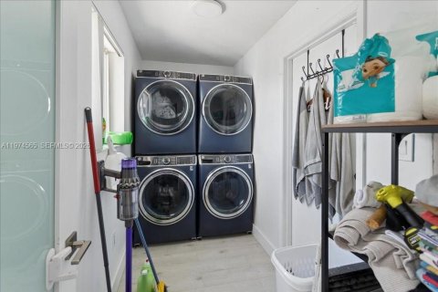 Villa ou maison à vendre à Pembroke Pines, Floride: 4 chambres, 209.96 m2 № 2038301 - photo 6