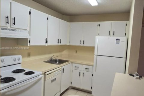 Copropriété à louer à Plantation, Floride: 1 chambre, 68.19 m2 № 2348907 - photo 12