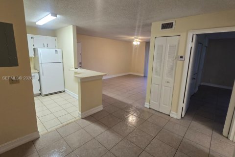 Copropriété à louer à Plantation, Floride: 1 chambre, 68.19 m2 № 2348907 - photo 2