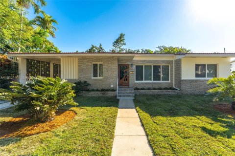 Дом в Майами, Флорида 3 спальни, 185.25м2 № 2026700