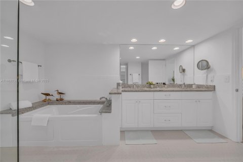 Copropriété à vendre à Coral Gables, Floride: 2 chambres, 132.2 m2 № 2016575 - photo 19