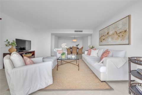 Copropriété à vendre à Coral Gables, Floride: 2 chambres, 132.2 m2 № 2016575 - photo 5