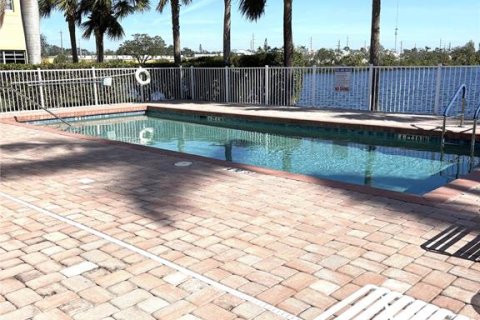 Townhouse in Bradenton, Florida 2 bedrooms, 132.76 sq.m. № 1916137 - photo 20