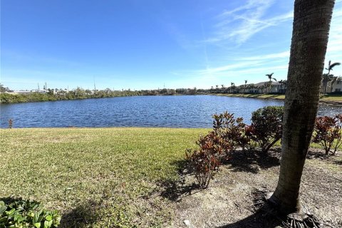Townhouse in Bradenton, Florida 2 bedrooms, 132.76 sq.m. № 1916137 - photo 2